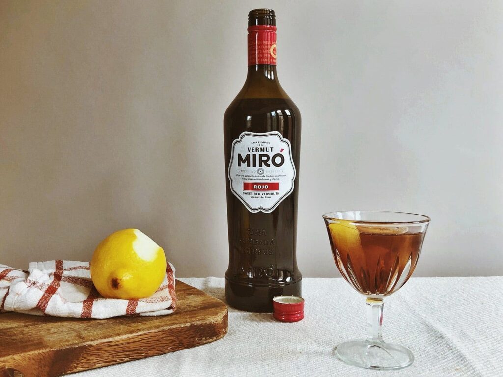 what does sweet vermouth taste like